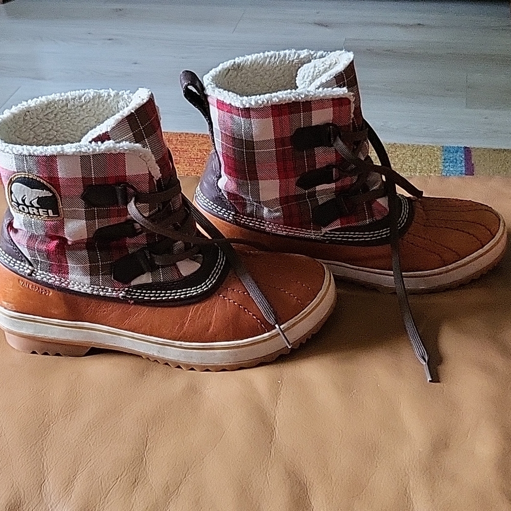 Womens Sorel 9 Tivoli Plaid Duck Snow Boots NL 1653-704 Red Brown Plaid